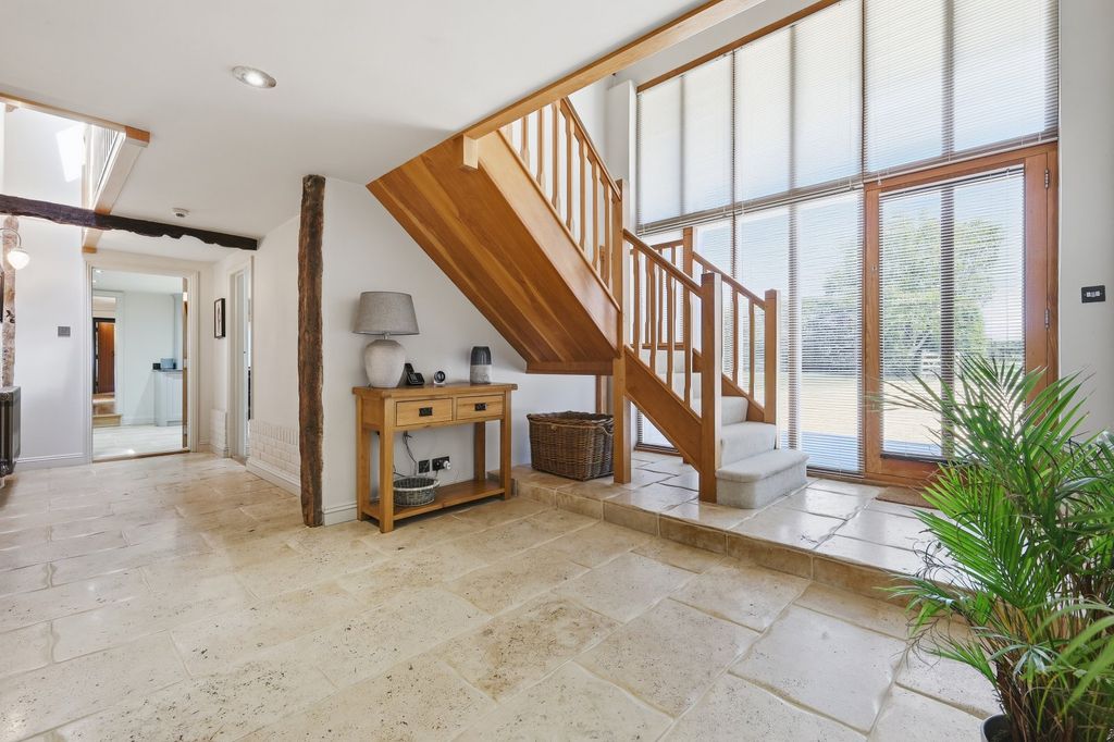Property photo 2 of 24 Entrance Hall