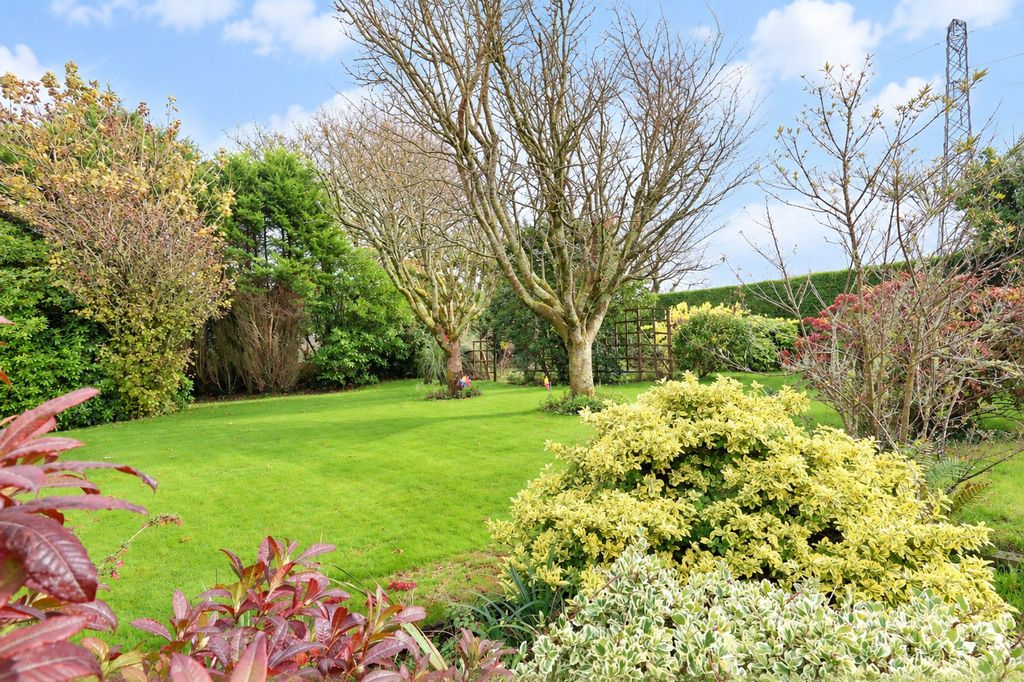 Property photo 3 of 34