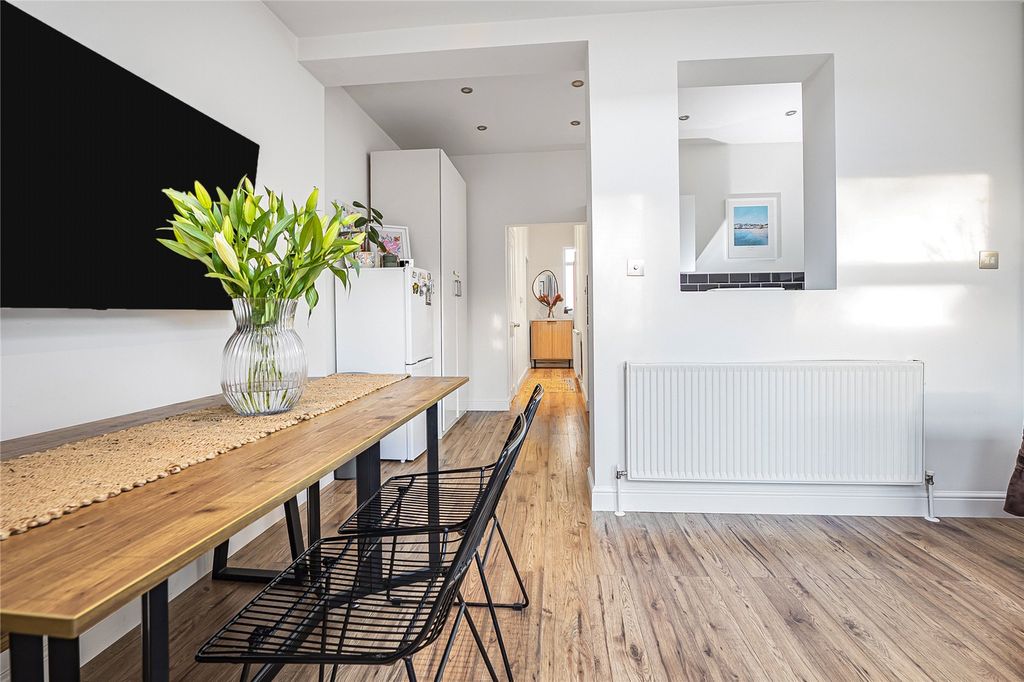 Property photo 2 of 14 Picture No. 18