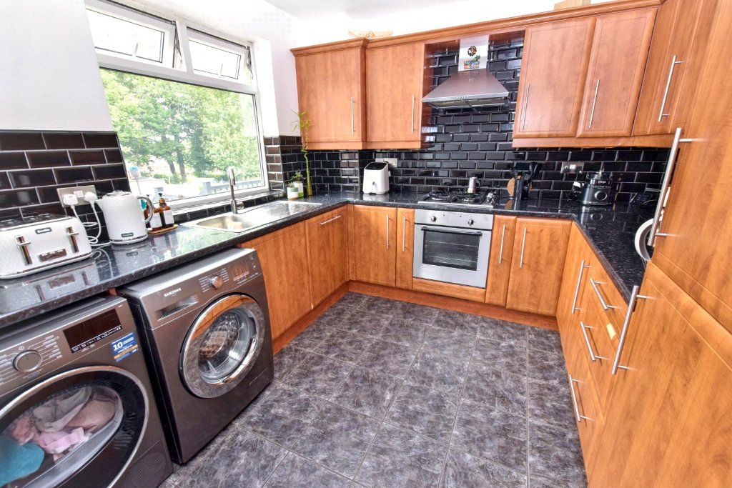 Property photo 3 of 15 Kitchen Area