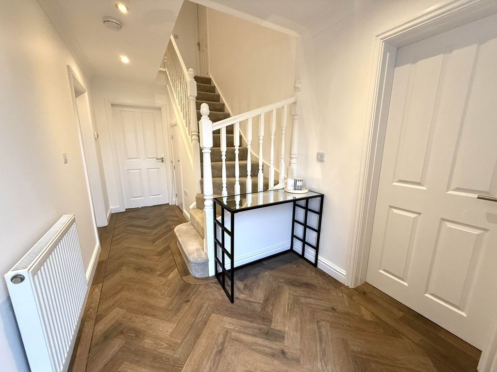 Property photo 3 of 26