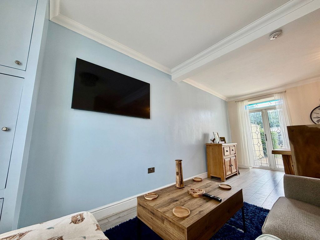Property photo 2 of 33