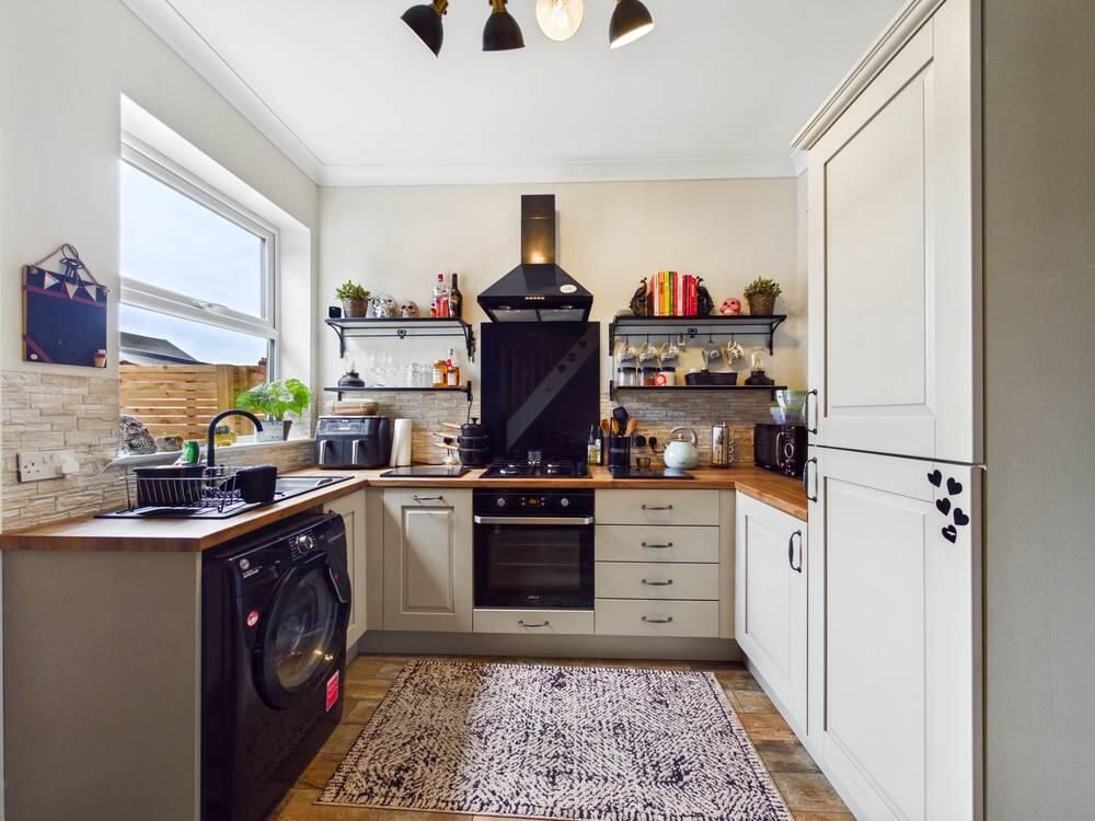 Property photo 3 of 9 Kitchen