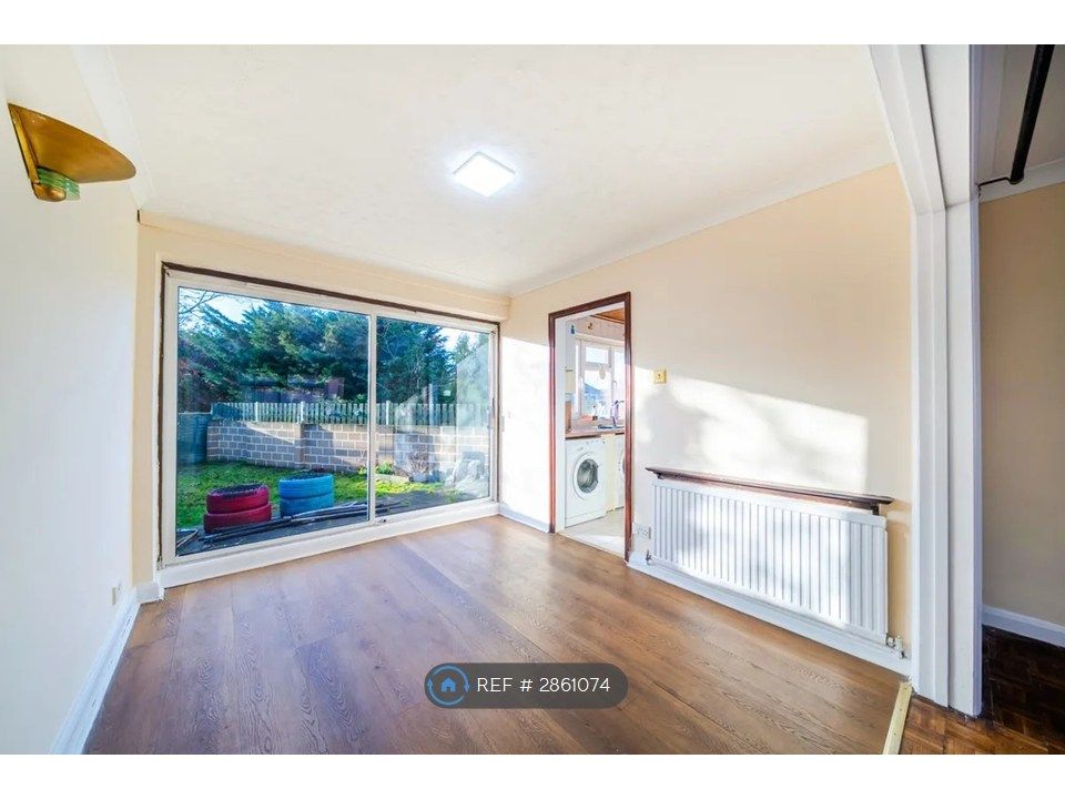 Property photo 3 of 17 Dining Area