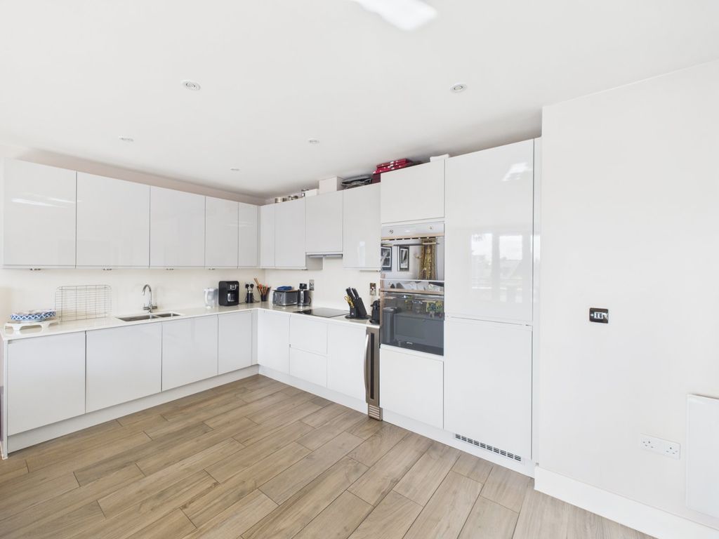 Property photo 3 of 9 Kitchen