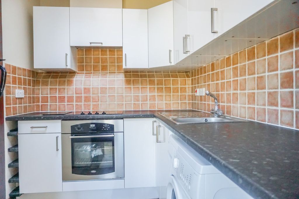Property photo 2 of 18 Kitchen