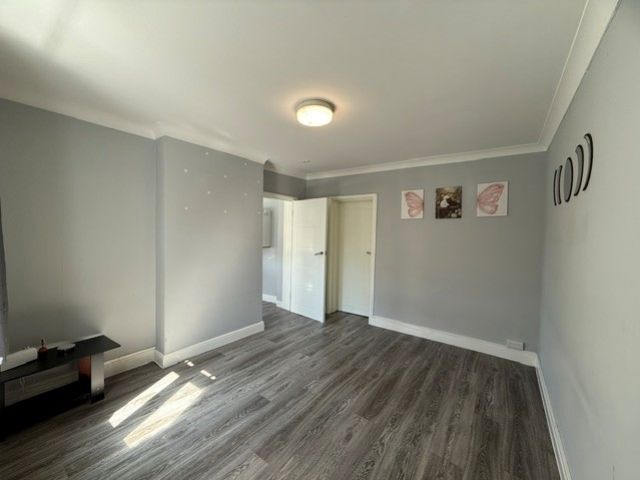 Property photo 2 of 5 Reception