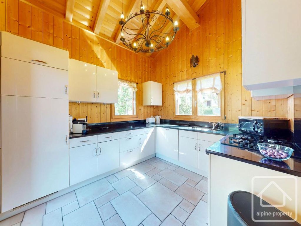 Property photo 3 of 34