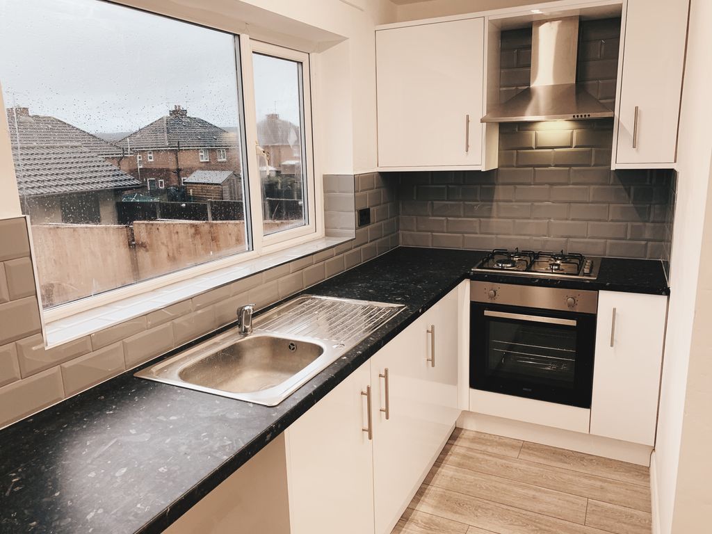 Property photo 3 of 11 Kitchen