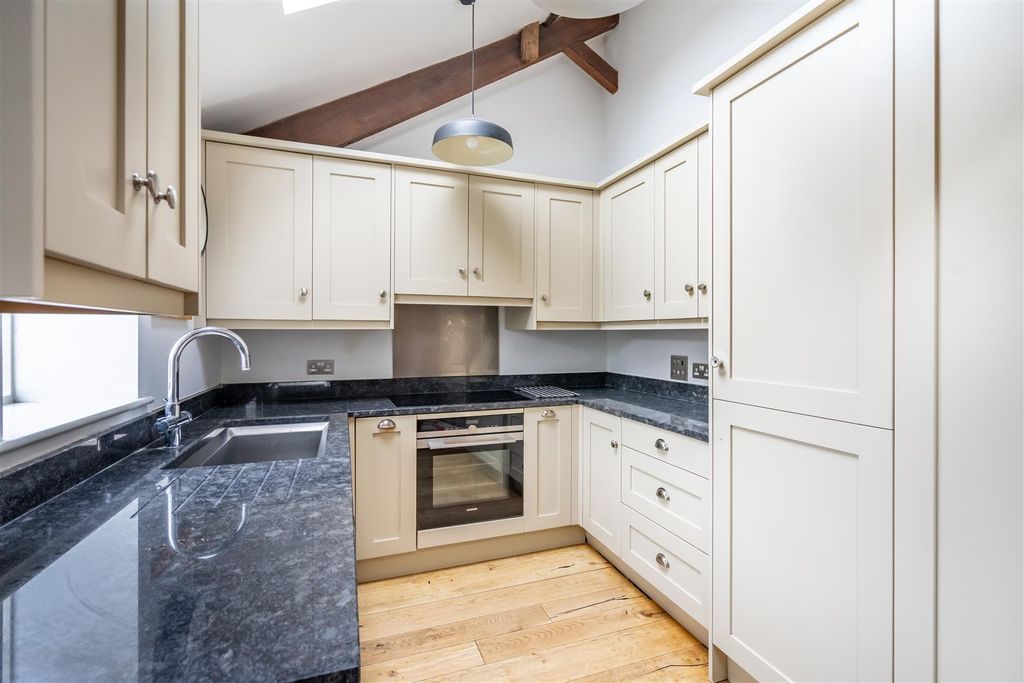 Property photo 2 of 17 2cm-10.Jpg