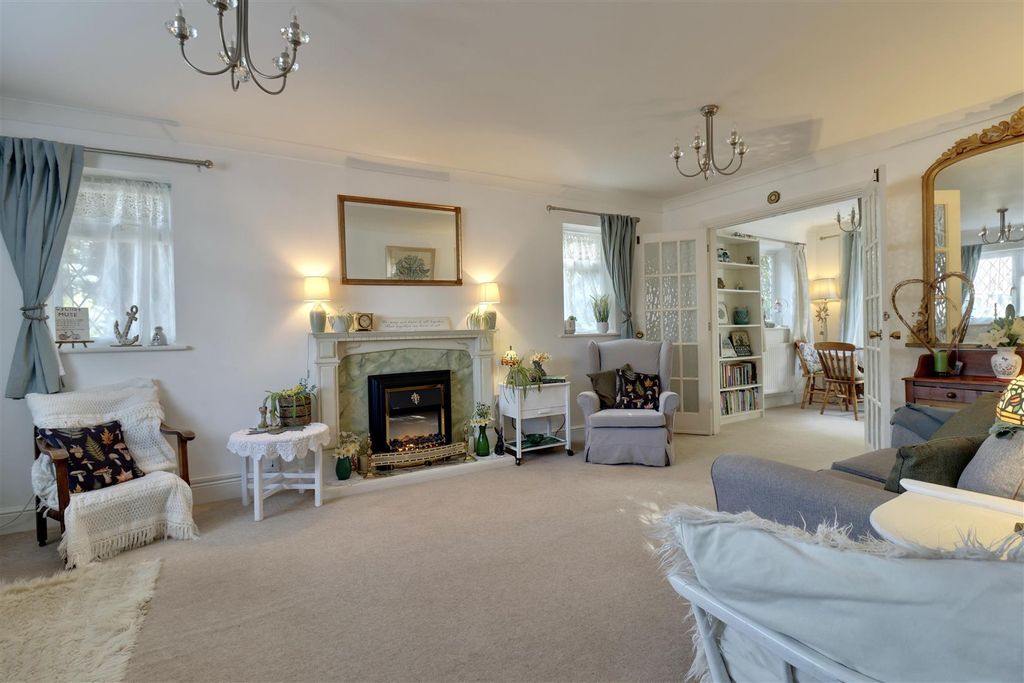 Property photo 2 of 17 D5D51D16-Eb74-4Cdd-Aad2-3Df840014634_1_201_A.Jpeg