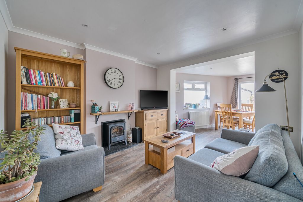 Property photo 2 of 19 1396943-20-6967Af...