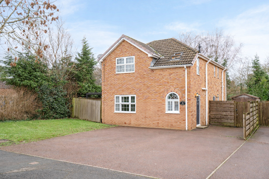 Property photo 1 of 15 Front (Exterior)