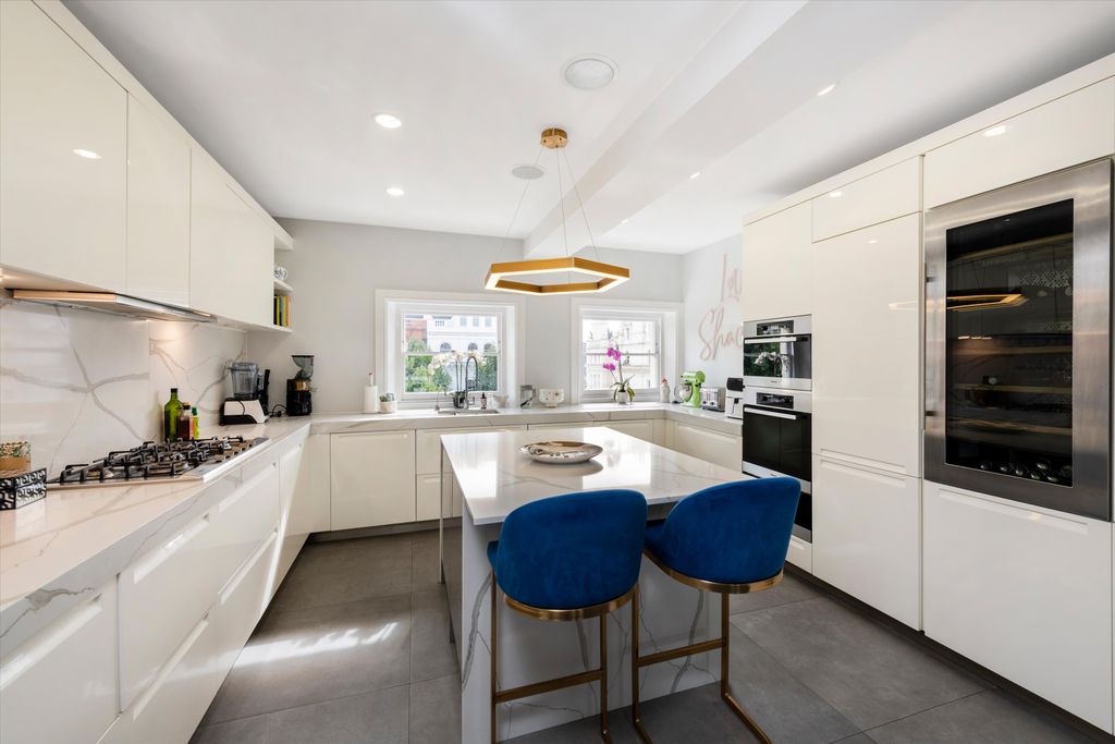 Property photo 3 of 23 Image