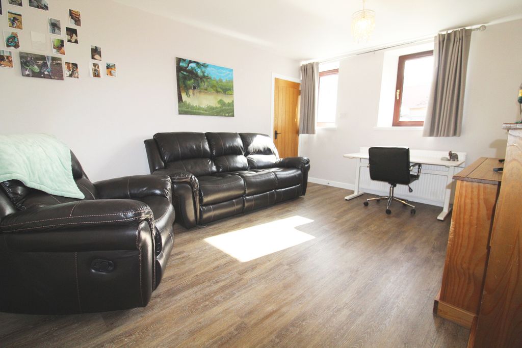 Property photo 2 of 23