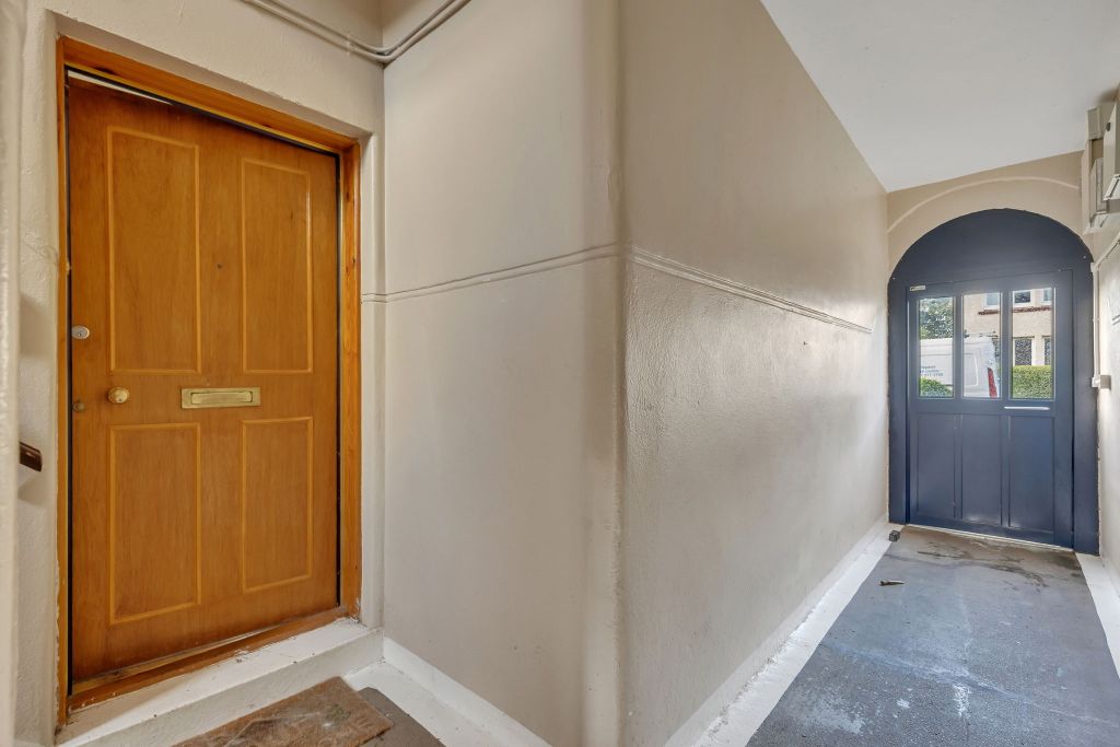 Property photo 3 of 19 003