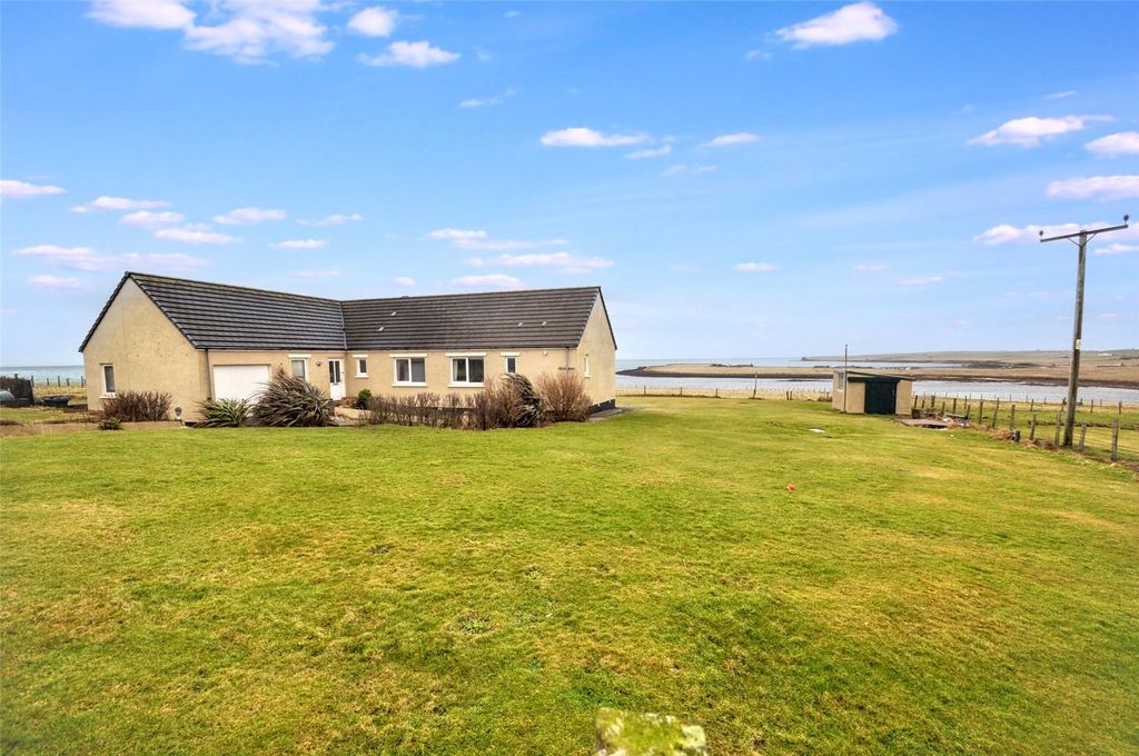 Property photo 2 of 23 Rear Garden Space