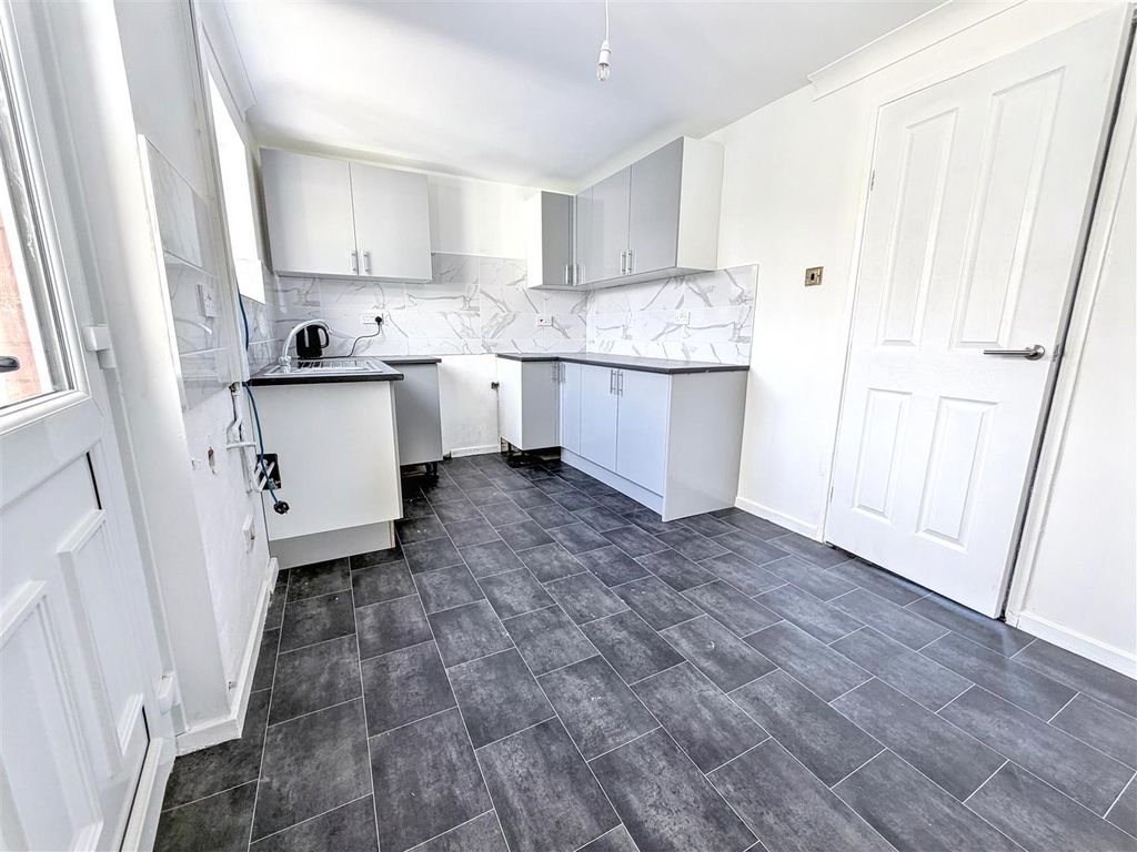 Property photo 3 of 13 Kitchen/Diner