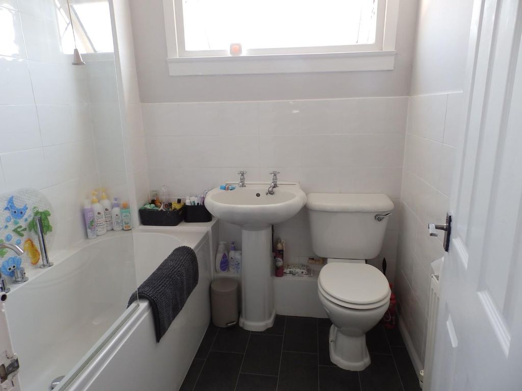 Property photo 1 of 12 Bathroom.Jpg