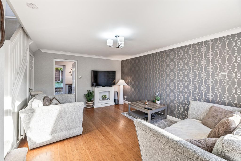 Property photo 2 of 15 Lounge