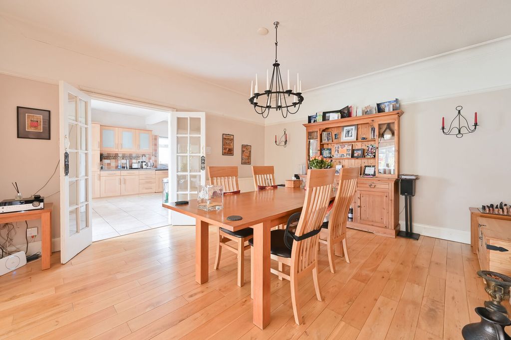 Property photo 1 of 28