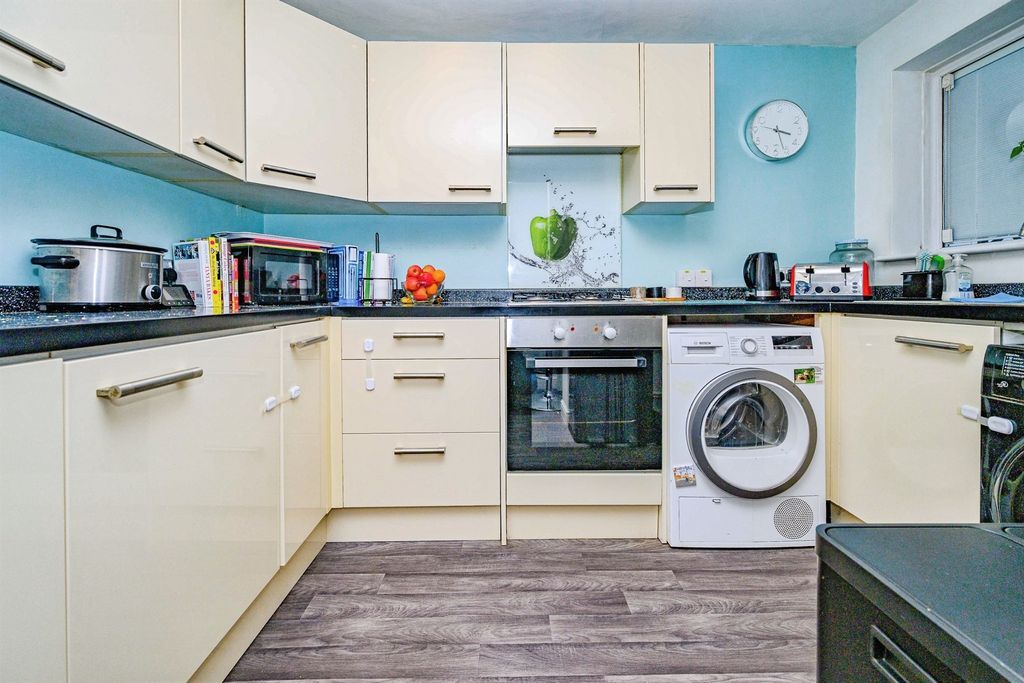 Property photo 3 of 18