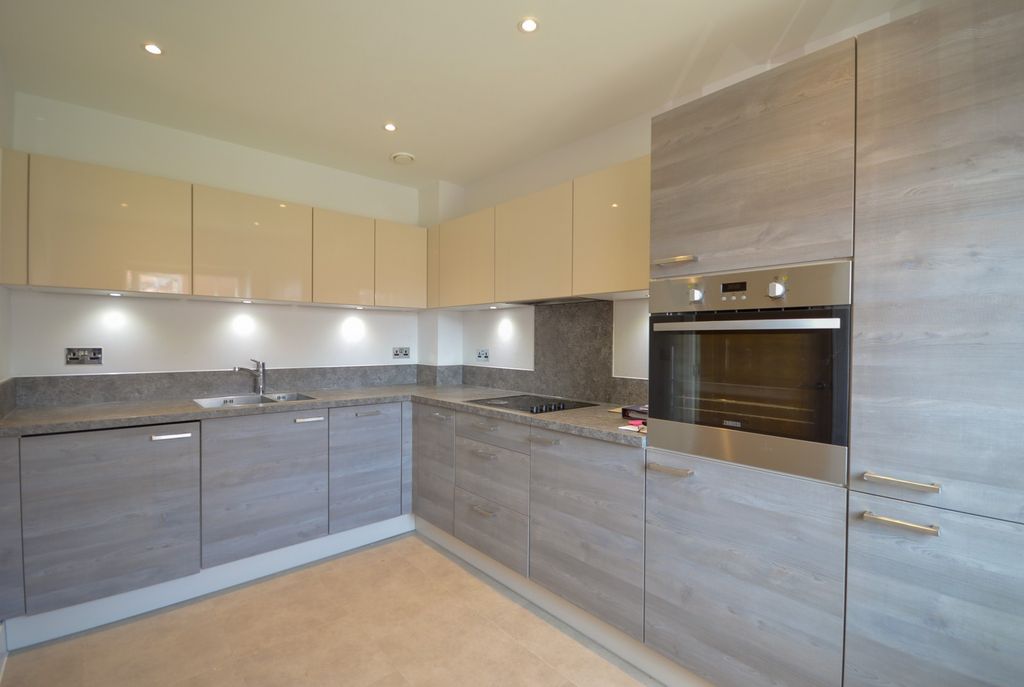 Property photo 2 of 8 Kitchen