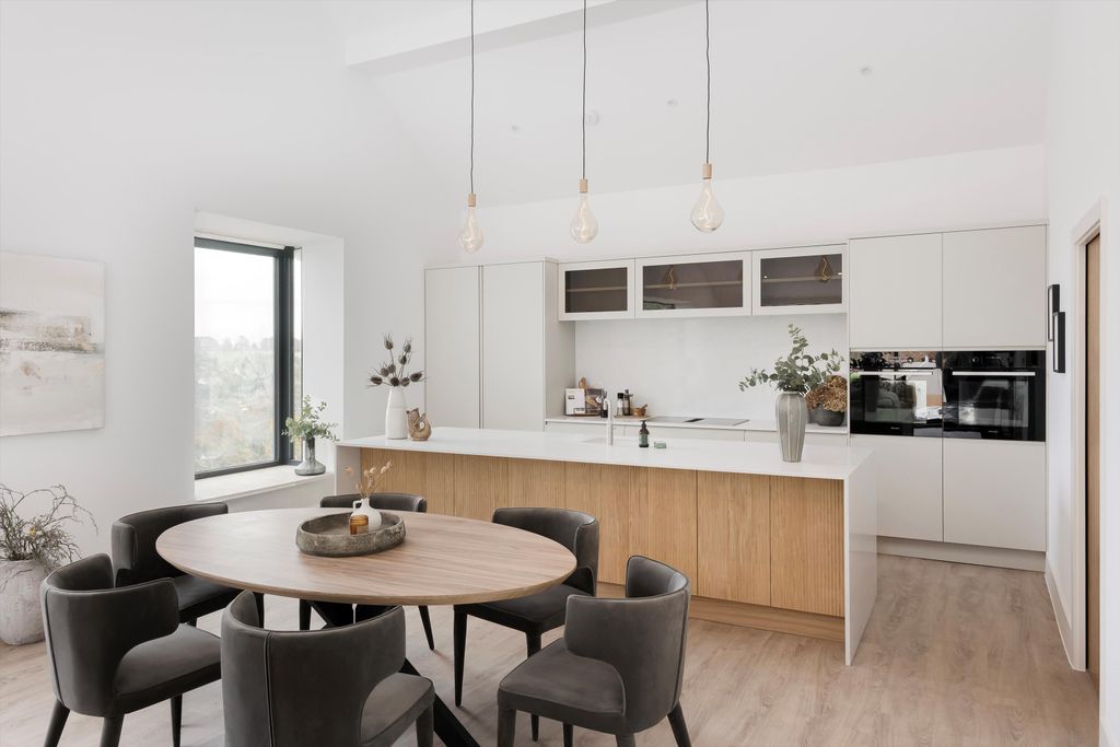 Property photo 3 of 18 Image