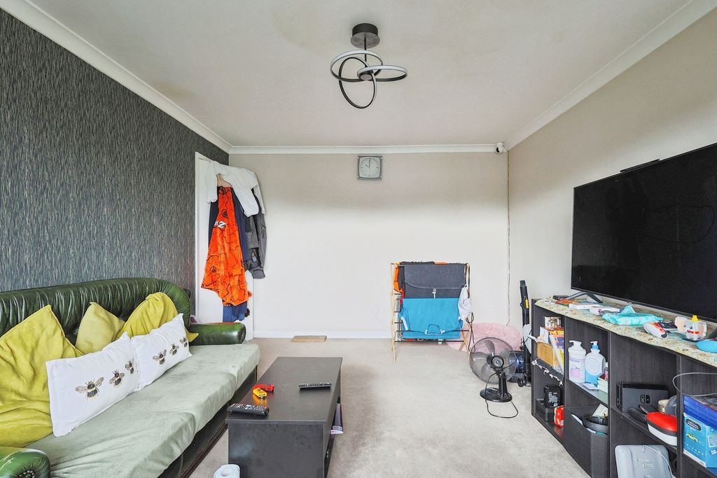 Property photo 2 of 17 Photo