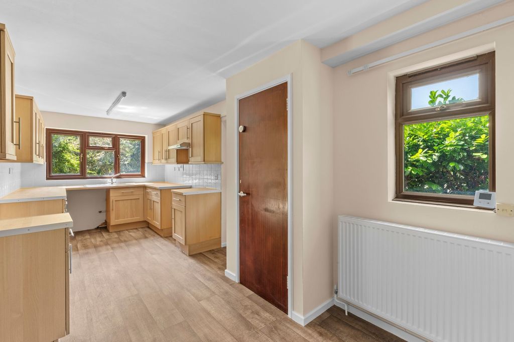 Property photo 2 of 10 Kitchen