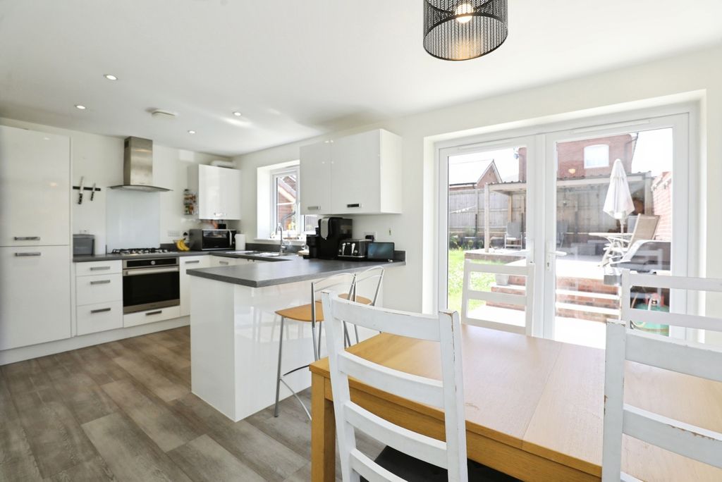 Property photo 2 of 12 Dining Kitchen
