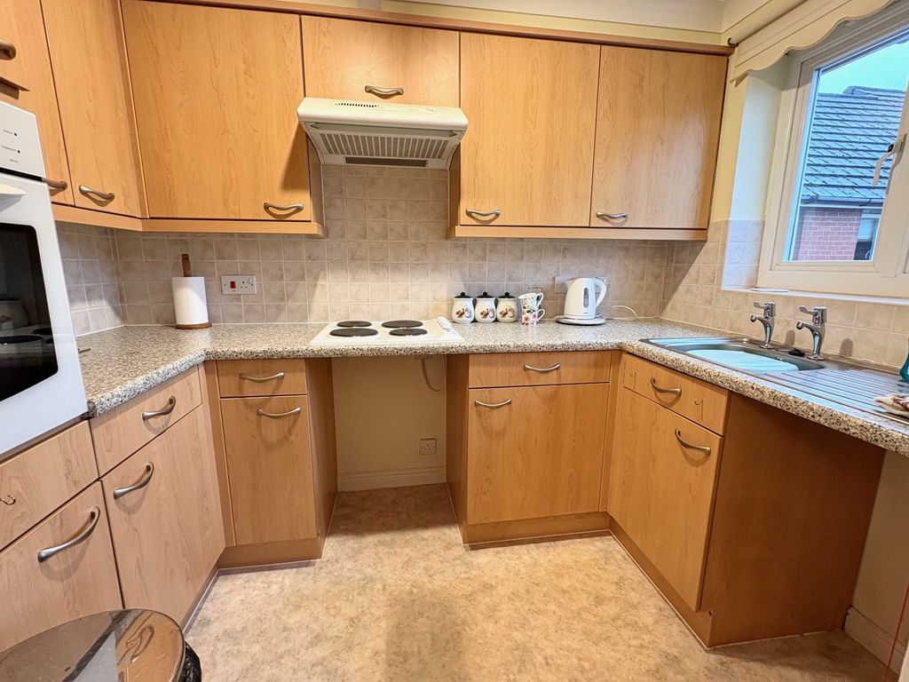 Property photo 3 of 6 Kitchen