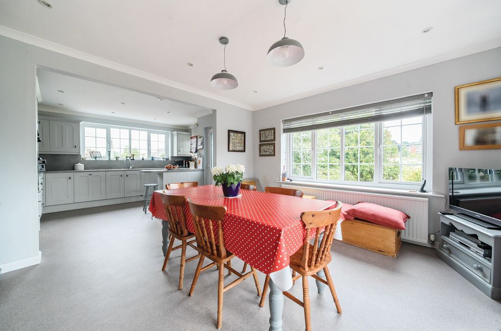 Property photo 3 of 23 Tiverton Seddons