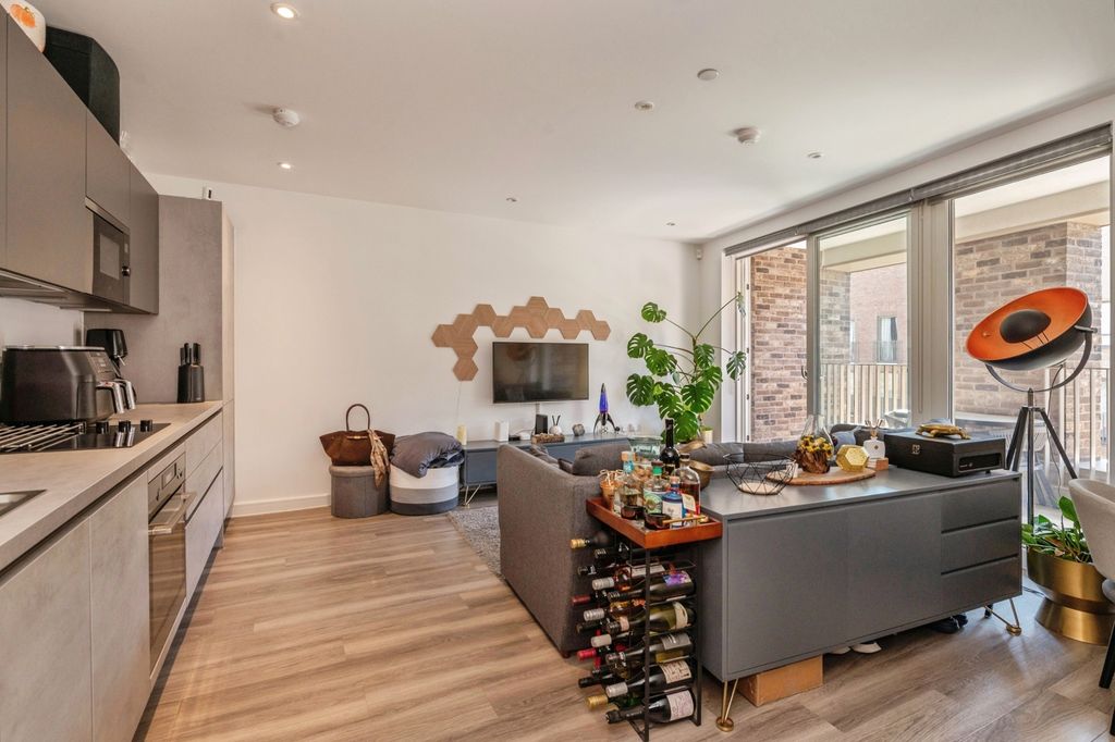 Property photo 2 of 24 Pbox-Img.Jpg