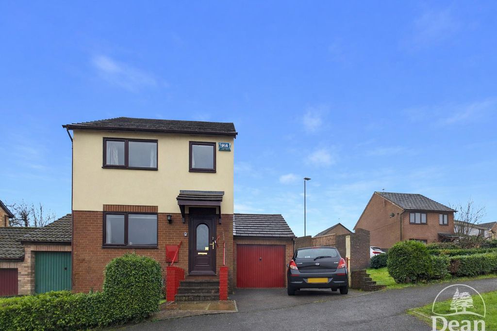 Property photo 1 of 18