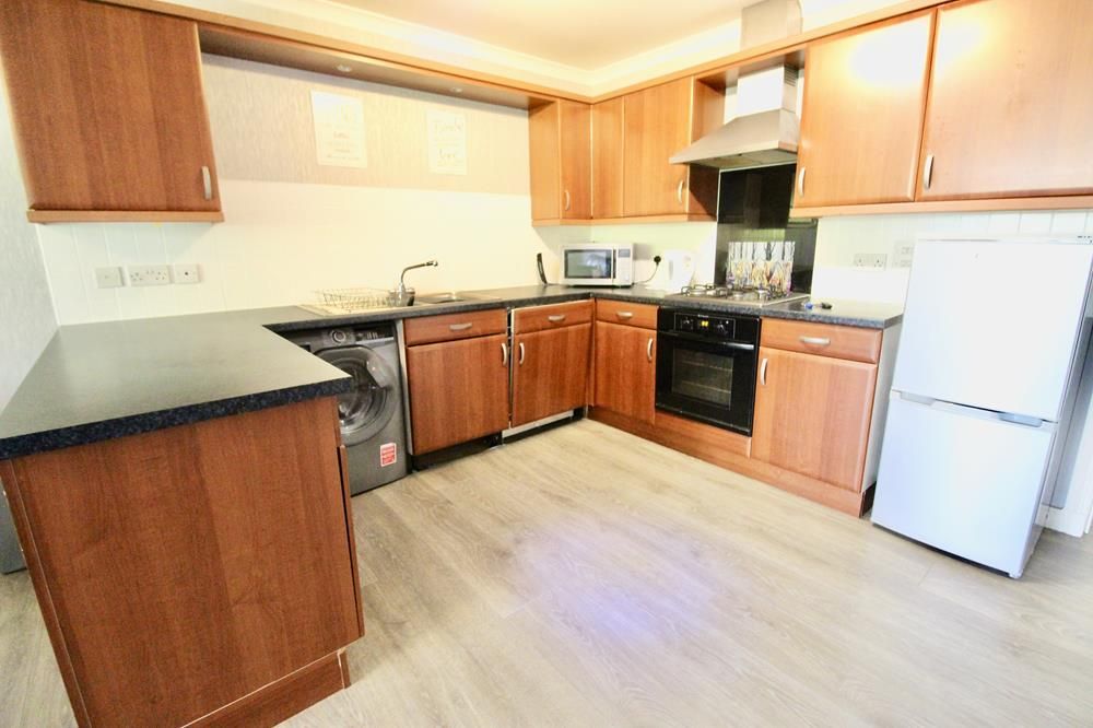 Property photo 3 of 10 Kitchen