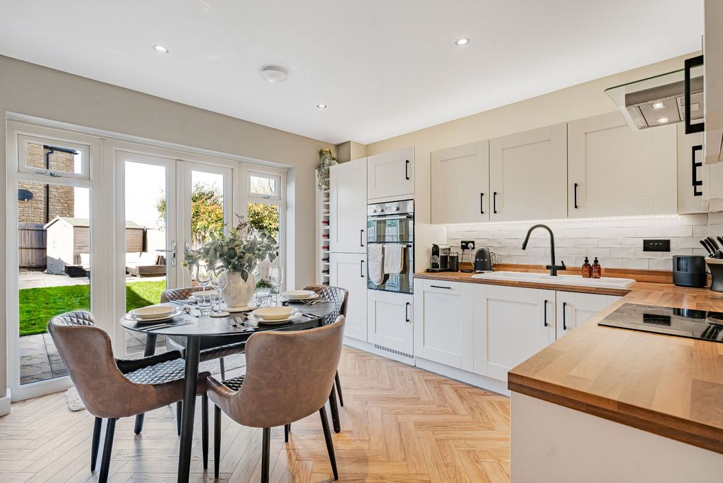 Property photo 2 of 19 Picture No. 09