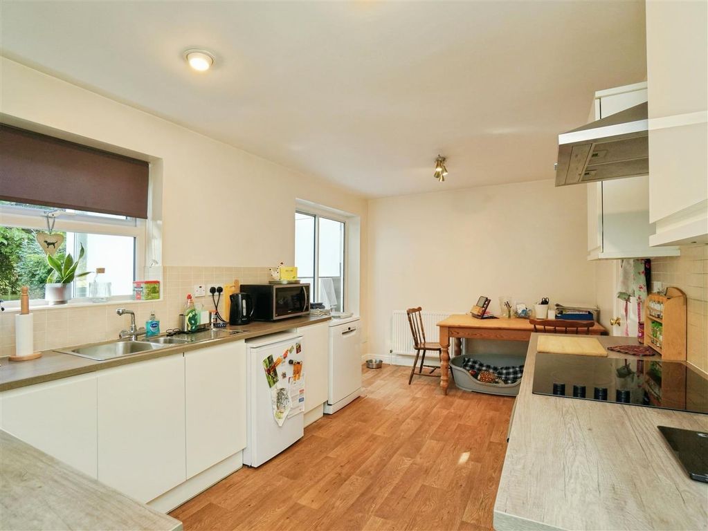Property photo 3 of 14 Dining Kitchen