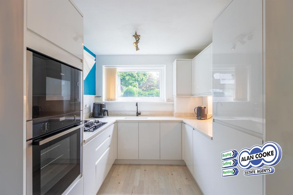 Property photo 3 of 7 Breakfast Kitchen
