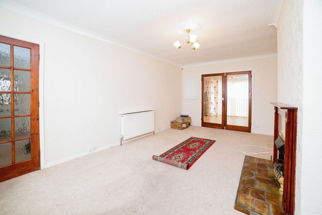 Property photo 2 of 13 Lounge