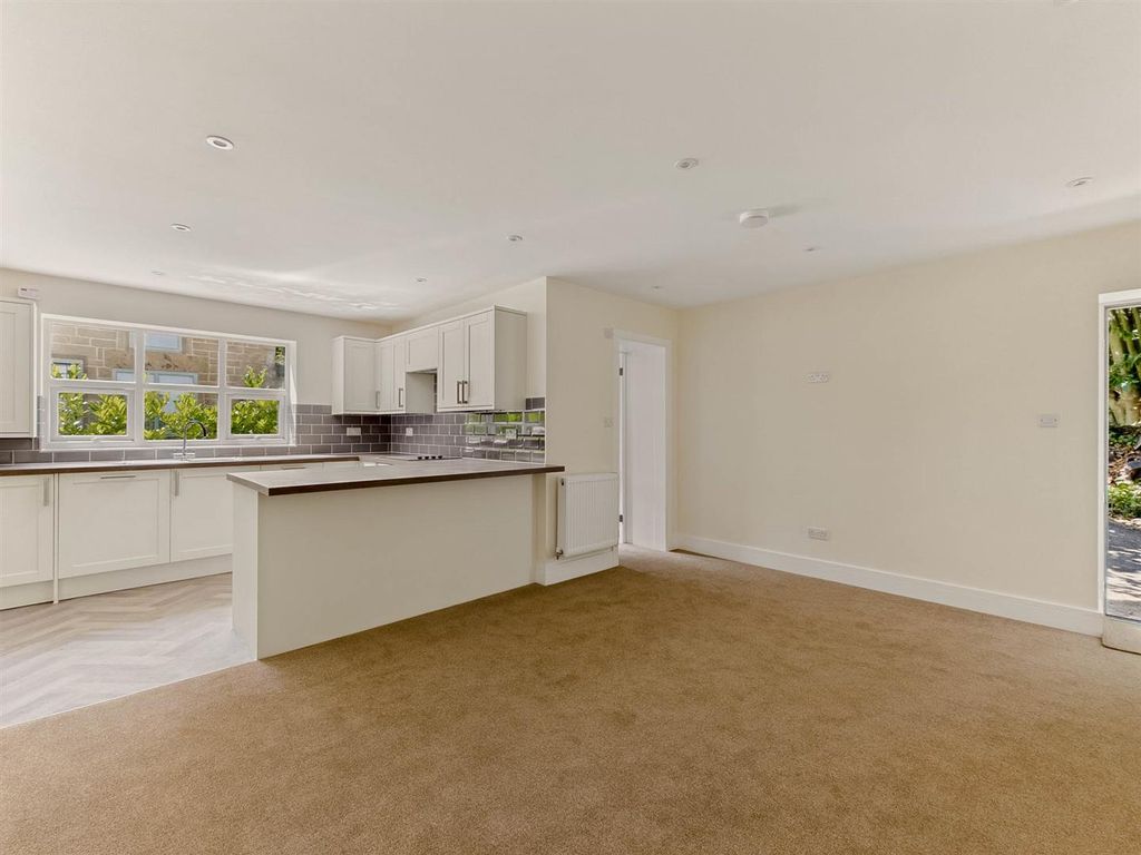 Property photo 3 of 13 Cam03972G0-Pr0423-Still003.Jpg
