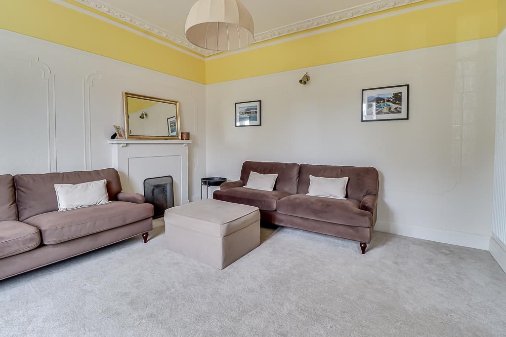 Property photo 3 of 43 Lounge