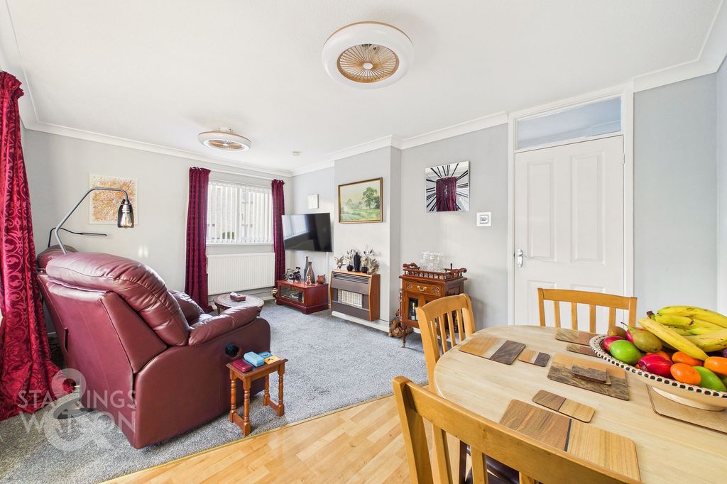 Property photo 2 of 27