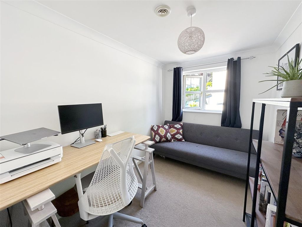 Additional image 6 of 3 bed semi-detached house for saleVinery Meadow, Penryn TR10