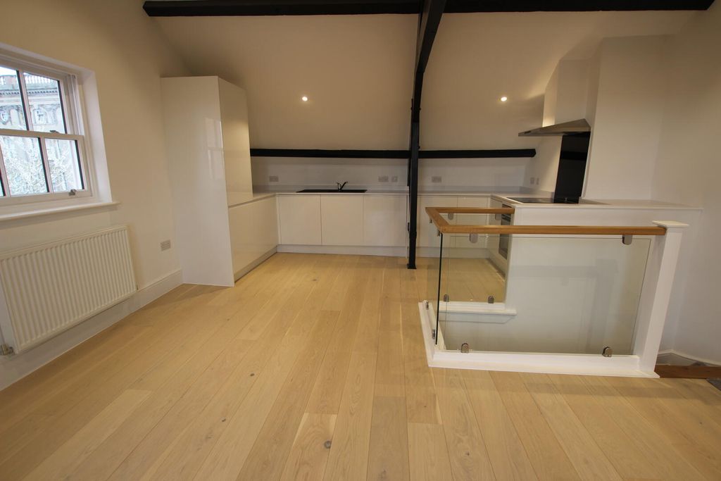 Property photo 3 of 17 Kitchen