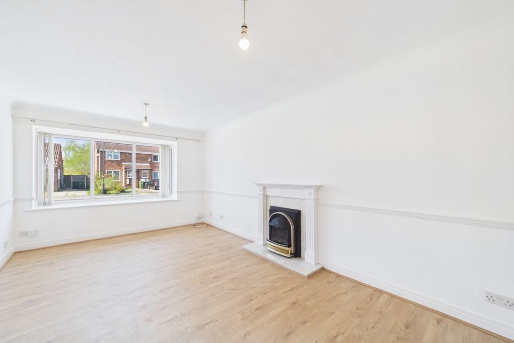 Property photo 3 of 15 Cam02279G0-Pr0072-Still009