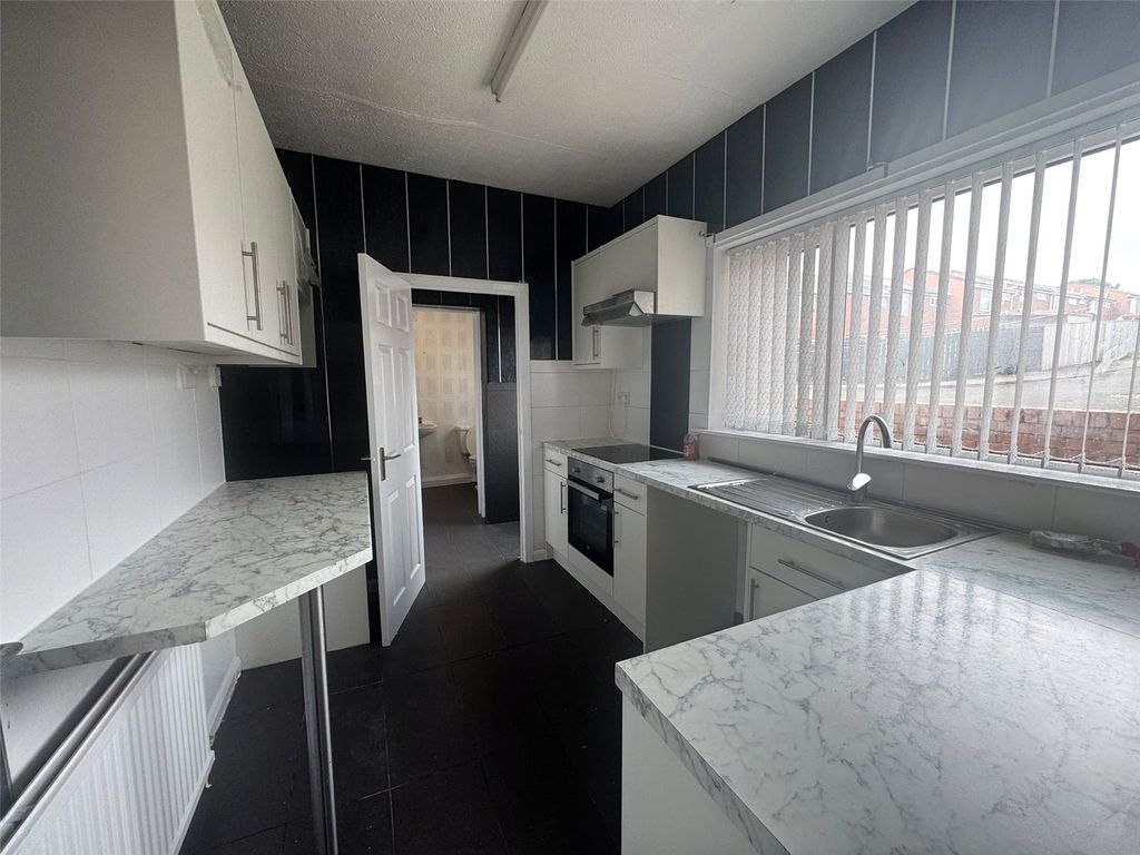 Property photo 2 of 7 Kitchen