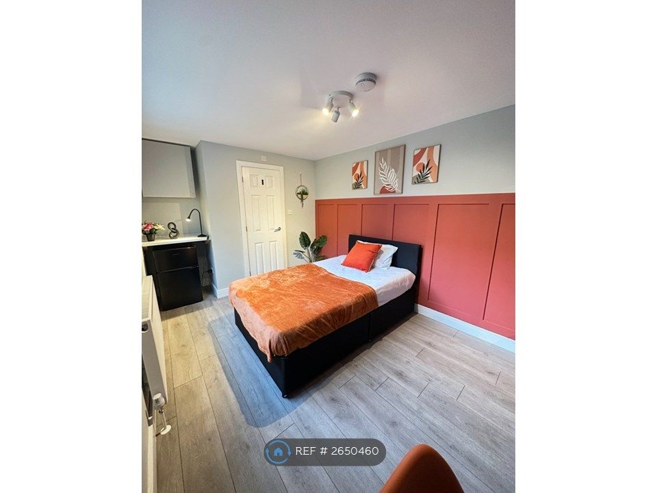 Property photo 1 of 31 Bedroom 1 - Ground Floor Room