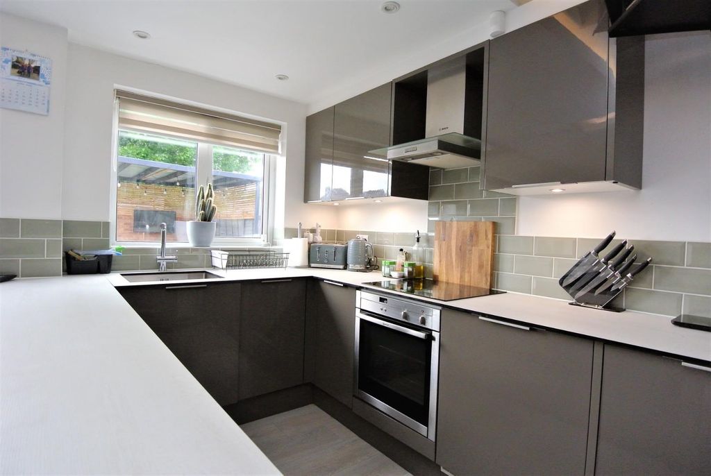 Property photo 3 of 12 Pc Kitchen1.Jpg