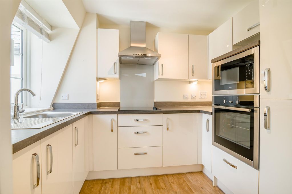 Property photo 2 of 18 Kitchen